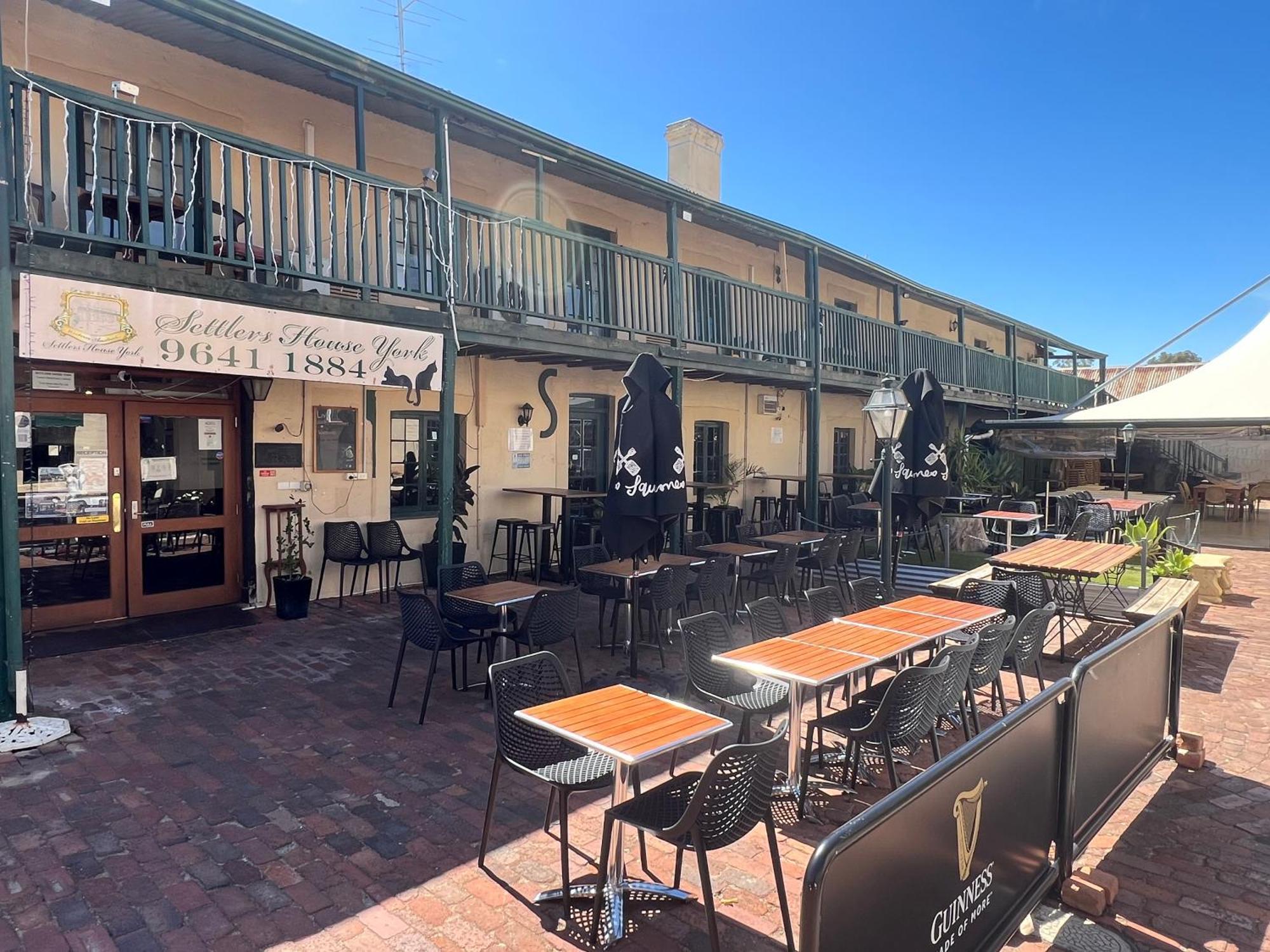 Settlers House Hotel 4*