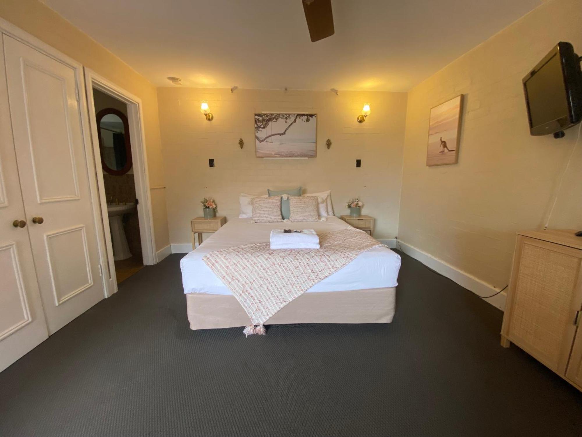 Settlers House 4*