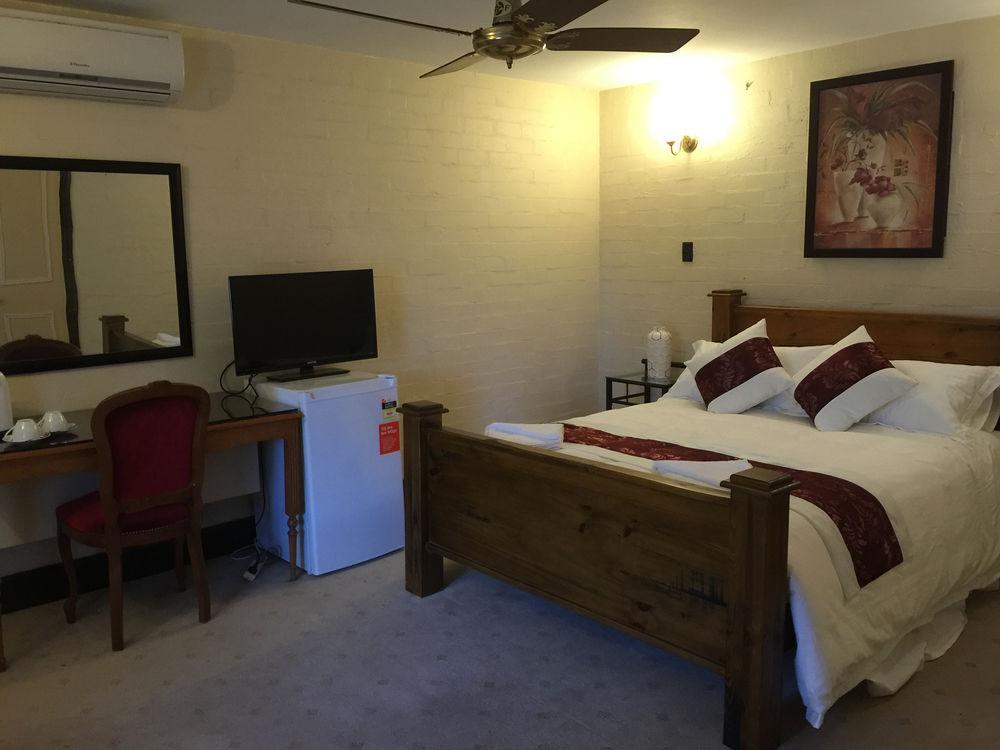 Hotel Settlers House 4*
