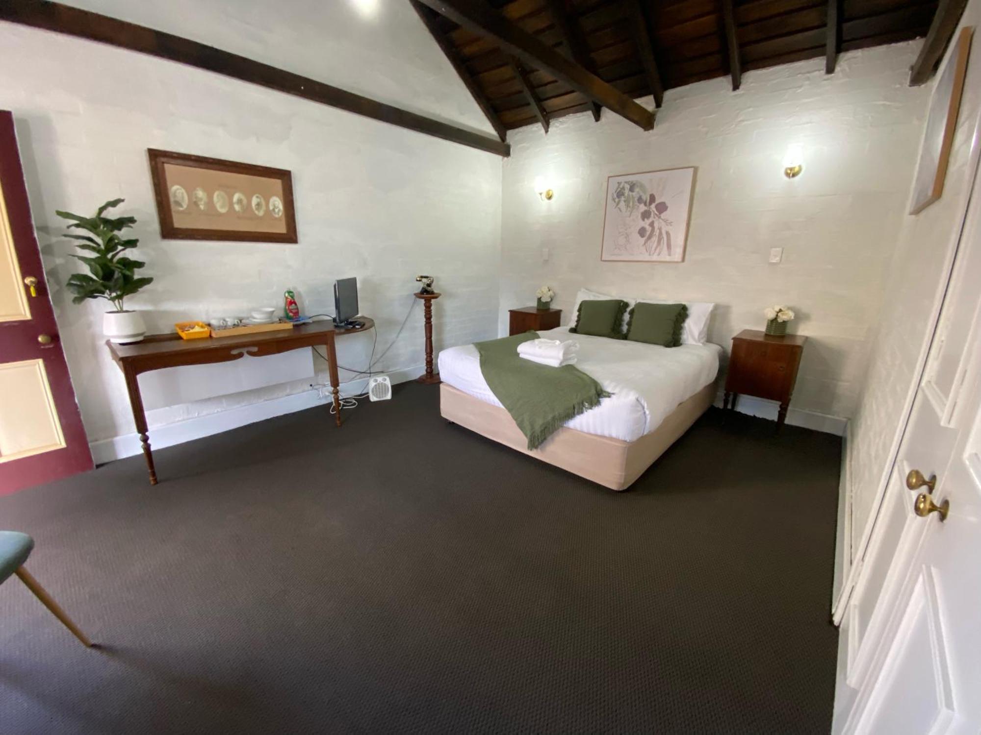 Hotel Settlers House 4*