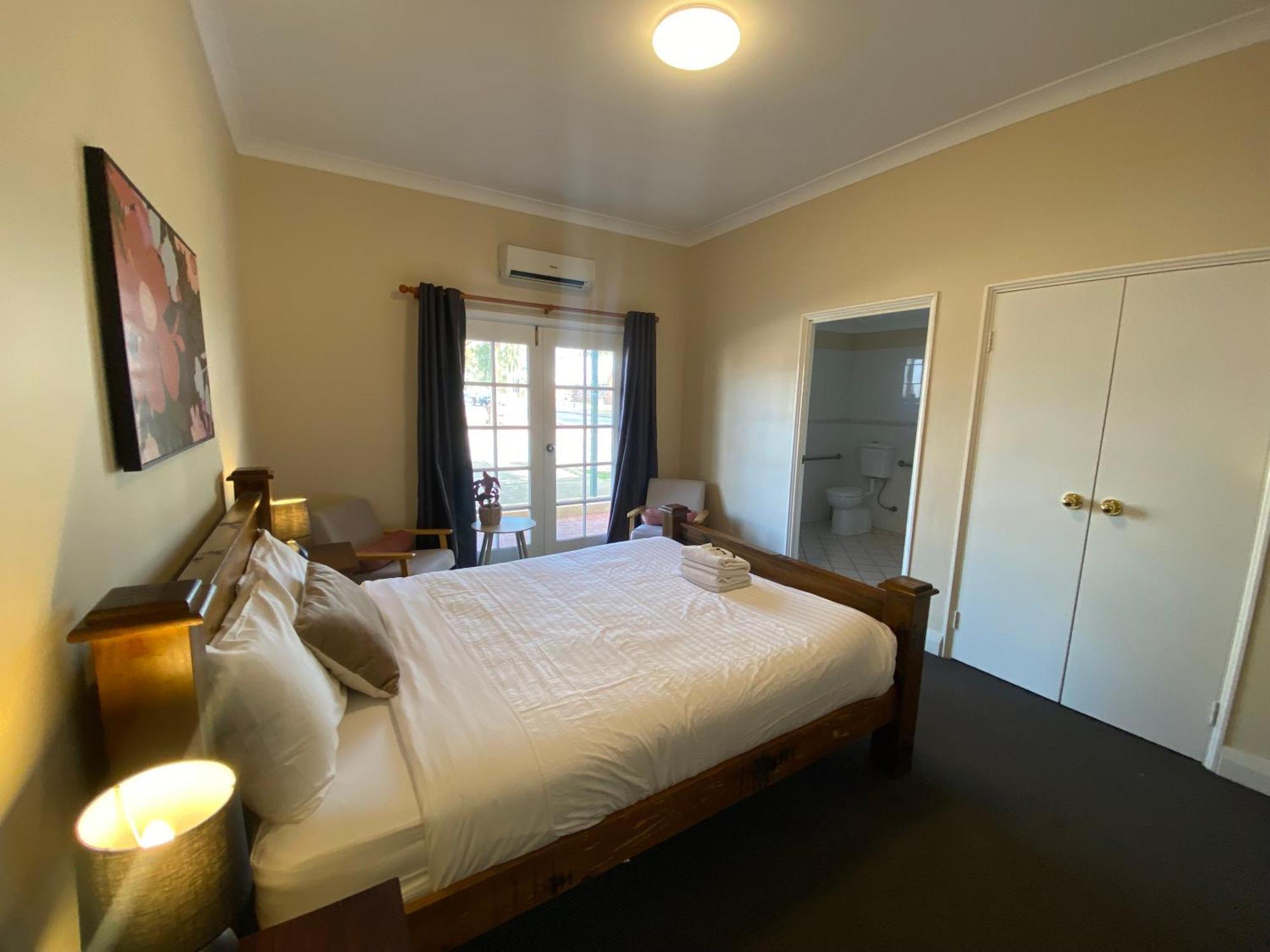 Settlers House Hotel