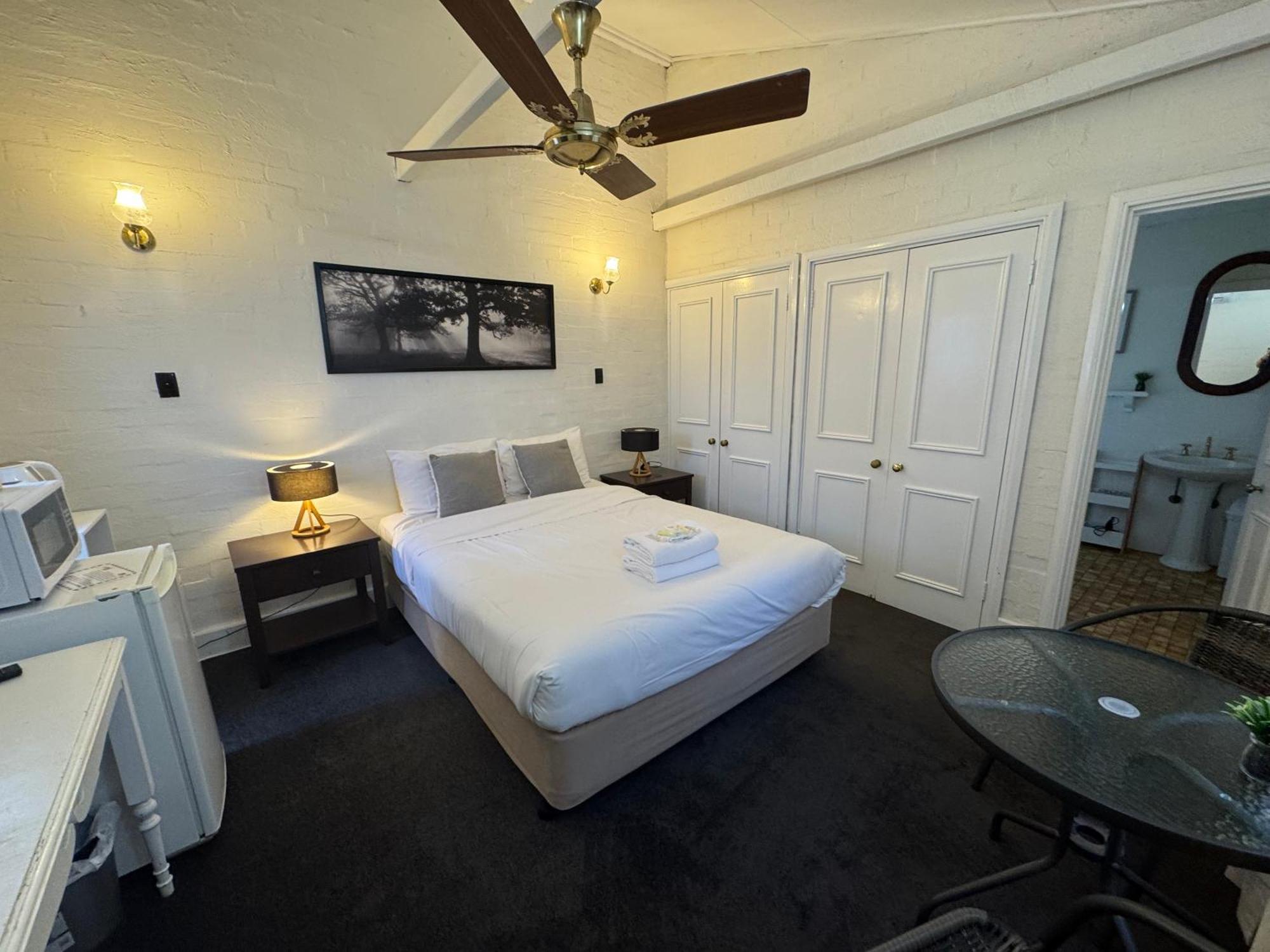 Hotel Settlers House 4*