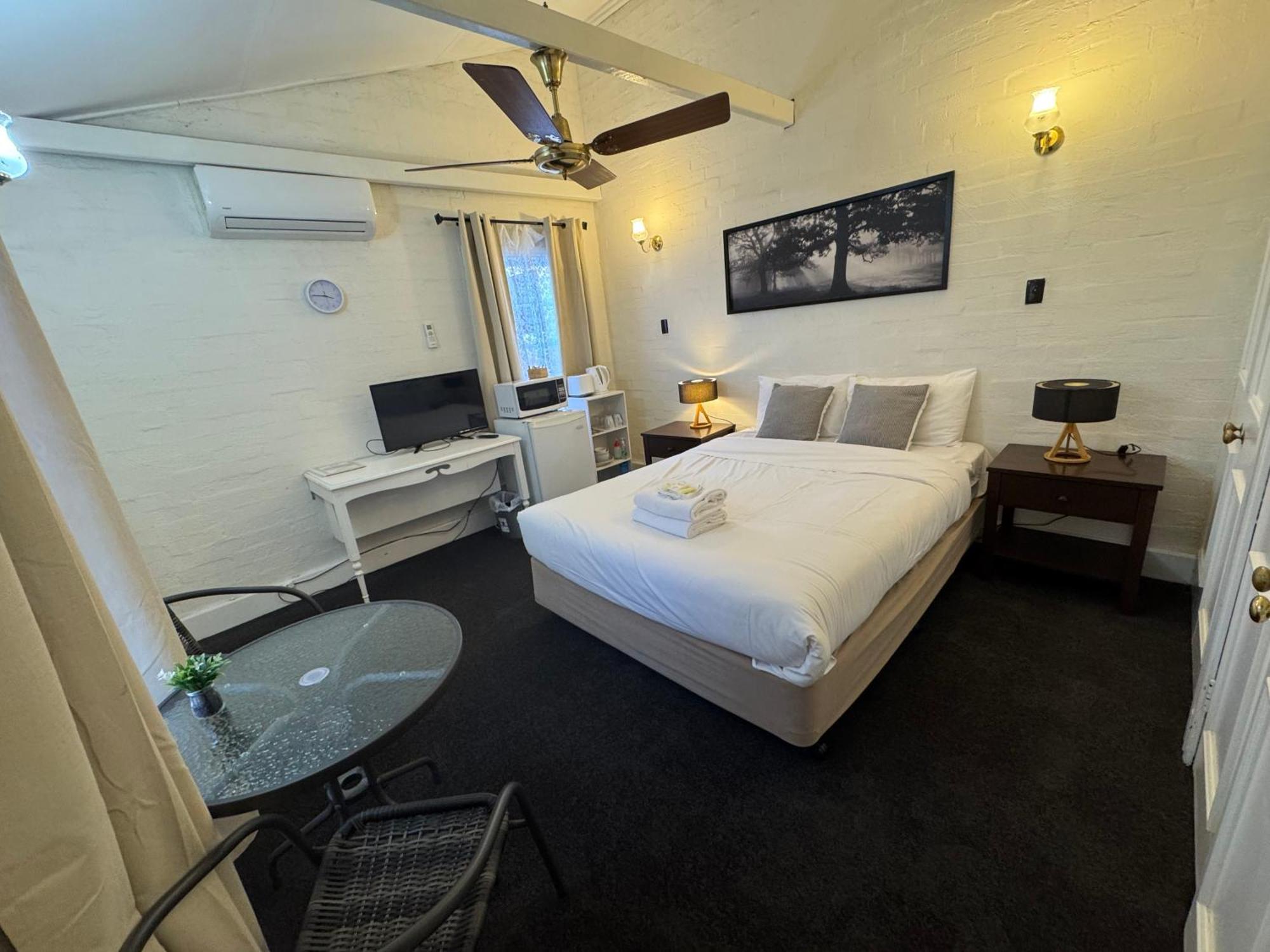 Settlers House 4*