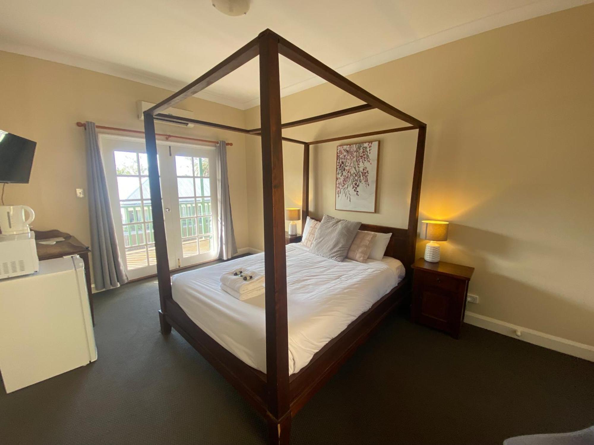 Hotel Settlers House 4*